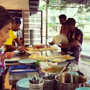 #roti #canai #prata freshly made on the spot at this little Malay #foodkiosk early in the morning & taste great !