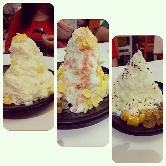 Desserts timeee :) @ahkhang1 @ming_0517 #desserts #tongpakfu #family #boyfie #igmalaysia #asiansatwork #foodporn