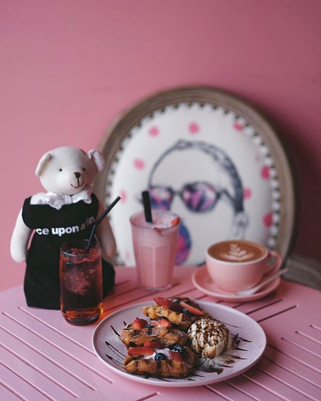 Everything is pink here in this cafe 
#onceuponatimecafe #fujifilmsg #onthetable #essentials #travelgram #huntgram #artofvisuals #thecreatorclass #createcommune #insiderfood #f52grams #bestfoodaroundtheworld #theartofplating #cookmagazine #thefeedfeed #eattheworld #yahoofood #thisisinsiderfood #beautifulcuisines #burpple #klcafe #cafehopmy #eatdrinkkl #exploremalaysia #igmalaysia #igersmalaysia