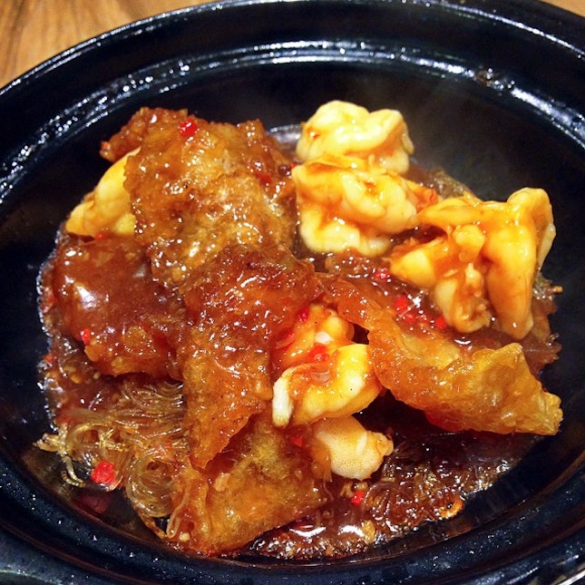 Claypot Fish Maw & Prawns with Tung Hoon in XO Sauce