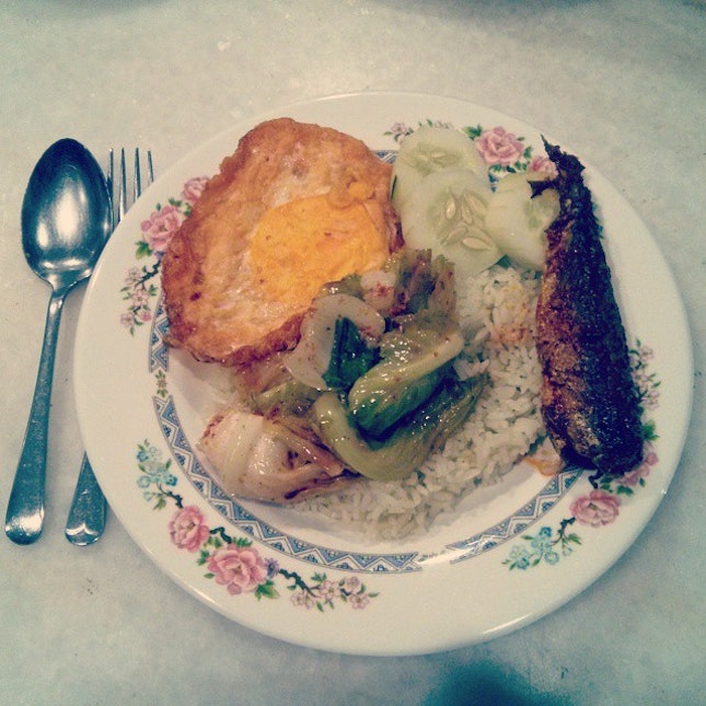 Sinful meal on Friday Night, Nasi Lemak 🍴😁 #friday #sinfulmeal #vscomalaysia #potd #foodporn #bmcphotography