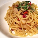 This aglio olio was some kind of delicious.