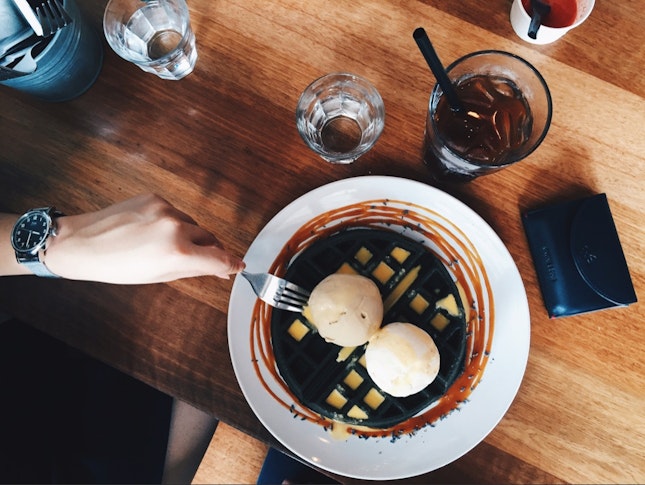 Fei Mao's Charcoal Waffle With Pistachio & Butterscotch 🍦