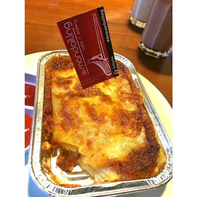 Lasagna 🍴 #kittencindy #earlydinner #kuliner #foodgasm #foodoftheday #cafetocafe #tabletotable #demandailing #surabaya