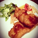 Classic fish n chips 😋 #fish #seafood #instapic #igers #iphonesia #food #chips