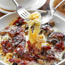 A popular café spot for many tourists, ROAST has been a longstanding place to visit whenever we are in Bangkok, and we cannot never miss out on their signature Truffle Alfredo (340 THB) which is made-to-order and comes with tagliatelle pasta cooked with mushroom and topped with crispy smoked bacon and parmesan. 