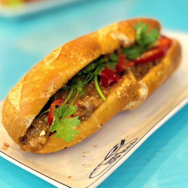 Stir-fried Beef and Cheese Baguette
