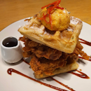 Fried chicken & waffle (Rp 110,000)