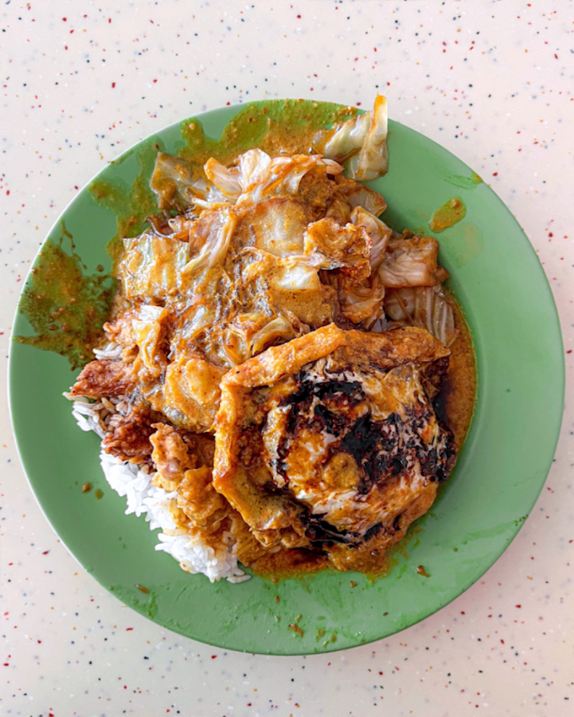 Finally gotten the time to try Loo’s Hainanese Curry Rice after they have relocated to Tiong Bahru Food Centre, and dare I say, it’s truly the benchmark of what a good Hainanese curry rice should be. 