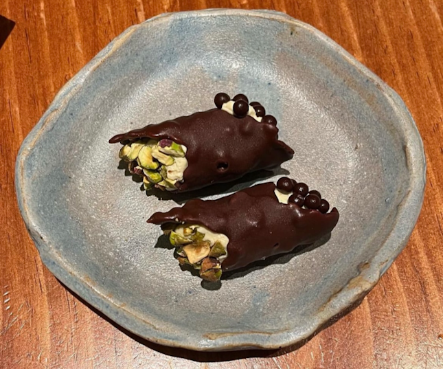 Pistachio chocolate cannolis 