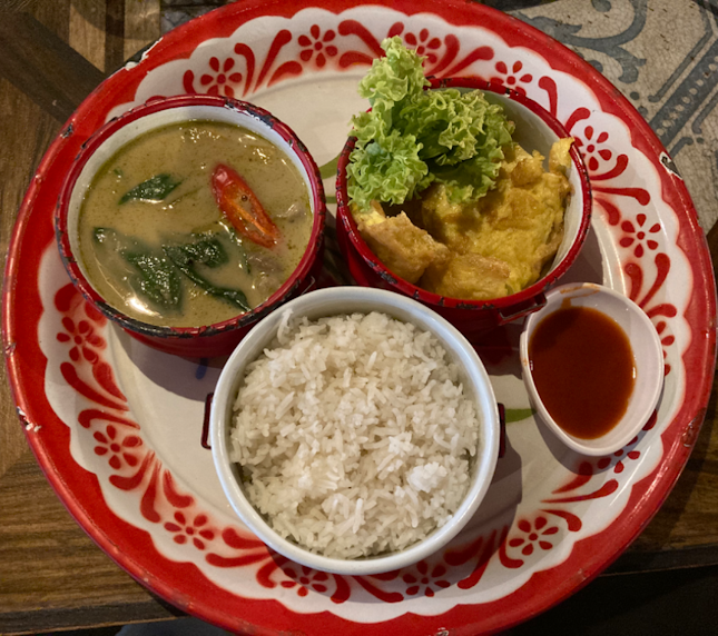 Green Curry and Omelette ($10.90) 