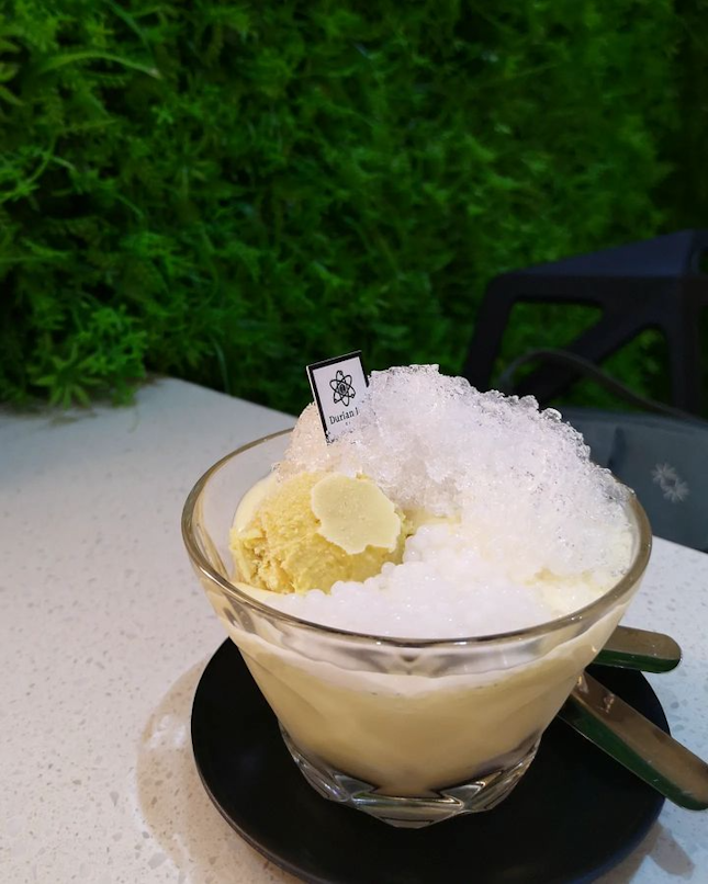 Probably the best durian sago yet. 