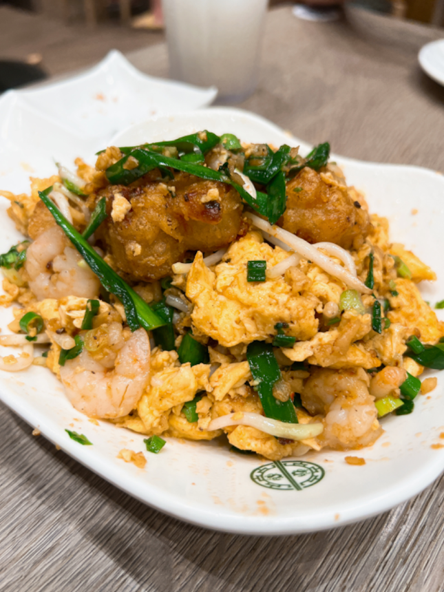 Fried radish cake with scrambled eggs and beansprout