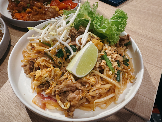 Stir-fried Beef Phad Thai ($9.90)