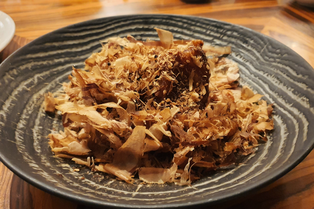 苹果木熏日式酱爆龙斑片 Apple wood smoked giant grouper fillet,  Japanese sweet sauce, bonito flakes 