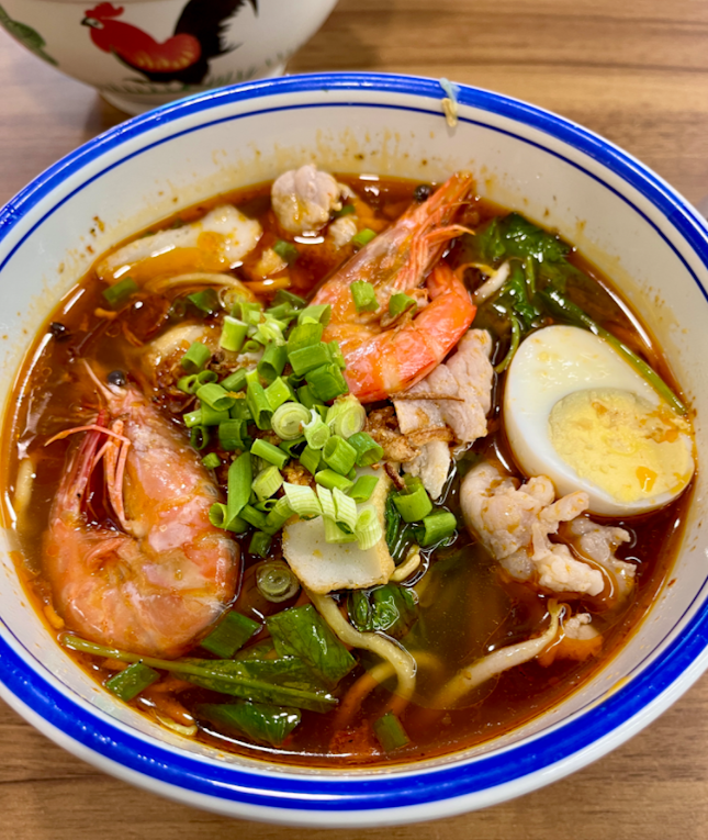 Solid bowl of prawn mee soup!