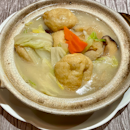 魚腐魚鰾燜津白菜魚湯煲  $32