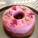 🍰 Raspberry Lychee Rose Teacake ($7.50) 🌹 