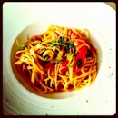 Lunch #gamberoni #spaghetti #whitewinesauce #food #foodporn #nomz #sicc #19thhole #aftergolf