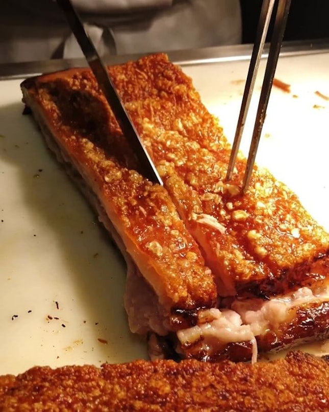 You can already see how juicy and tender #GoodwoodParkHotel's Slow Roasted Iberico Pork Belly is, and that majorly crunchy, sinful-but-I-dont-care crackling is, from the video.