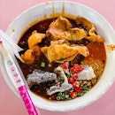 Missed having Lor Mee - a seriously long time since I last sat down with a bowl of hot, thick gravy-smothered noodles - and this version from Keng Heng (Whampoa) Teochew Lor Mee at Golden Mile Food Centre was a very full-flavoured 'welcome back'.