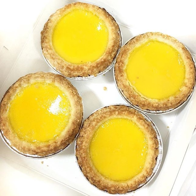 Will you queue 45 mins for these #eggtarts at Tai Cheong Bakery?