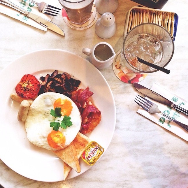 Start our day with a big breakfast at DOME with @ascaridr ☀️🍳☕️ #breakfast #dome #domemy @domemy