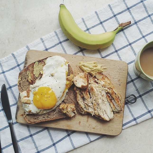 Lunch x chopping board 
#ryebread #lunch #protein #vsco #vsocam #food #table #fitfam #fitness #healthy #nom