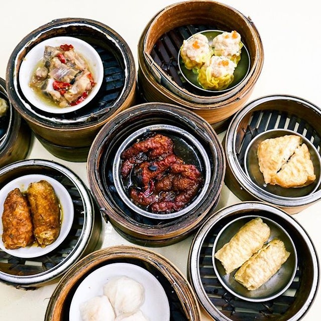 In a coffeeshop at Blk 68 Kallang Bahru, there is a dim sum stall that sells $1.90 handmade dim sum with quite decent quality.