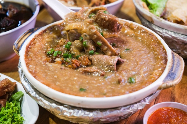 For Belly-Warming Herbal Bak Kut Teh Soup & Fried Porridge Packed With Wok Hei

