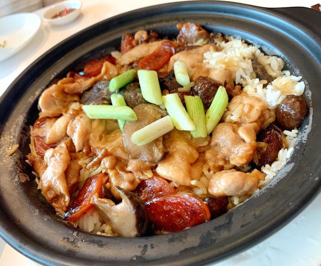 滑雞臘腸膶腸煲飯 Chicken & Chinese Sausage Claypot Rice