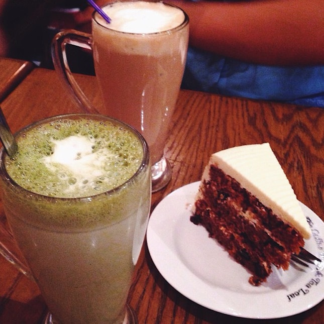 green tea latte//english breakfast latte//carrot cake