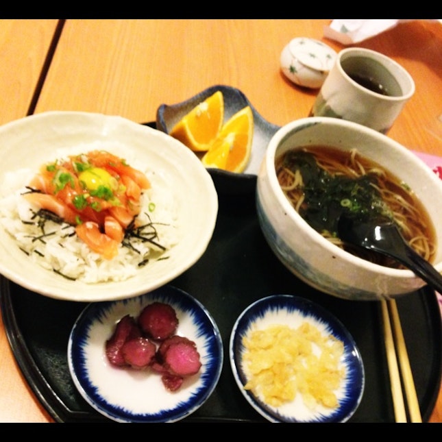 lunchtime specials: soba set