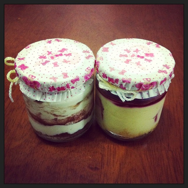 cake in jar: strawberry & tiramisu 
#latergram #ciaj #cakeinajar #dessert