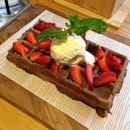 Oreo Waffle With Strawberries & Vanilla Ice Cream