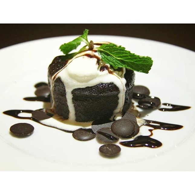 {Chocolate Fondant Cake}

The perfect after-dinner dessert, this cake resembled a lava cake, with the semi-molten chocolate inside that's bound to satisfy any sweet tooths out there 😋😋
P/S: The ice cream was already melting when it was served to us...
