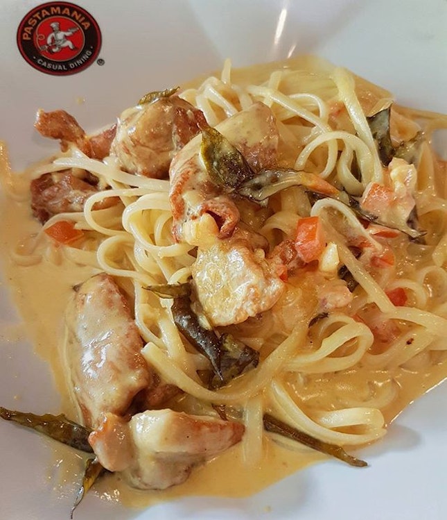 {Salted Egg Chicken Pasta}

The chicken was tender but I thought the salted egg sauce was a bit too creamy :/ Guess I prefer the tze char kind of salted egg haha.