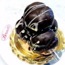Profiterole At The Popular Brunetti. Their Version Is Way Way Way Better Than SG