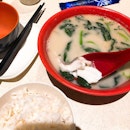 It appears otherwise but there is actually no milk in this fish soup ($8.5) according to Ka Soh.