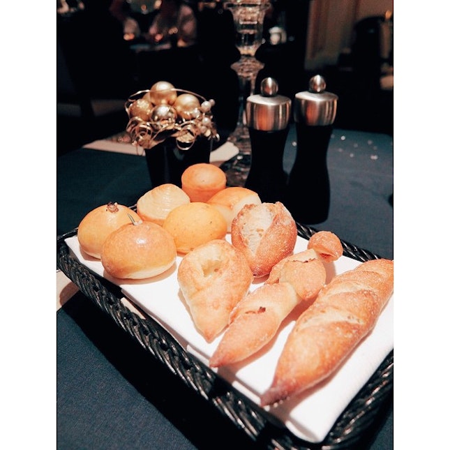 Nothing beats freshly baked bread from the bread trolley at Joël Robuchon Restaurant Singapore.