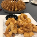 Fried Calamari and Blooming Onion for appetisers 👍🏻
.
