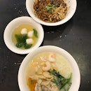 I love the Ipoh-style Ipoh Hor Fun with soup and prawns (but apparently I haven’t even tried the real deal yet which is way better).
