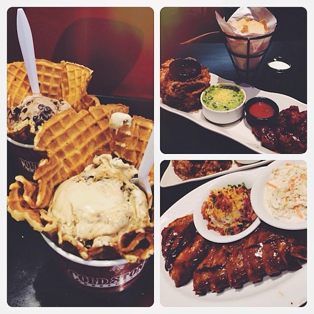 New Year's Day #dinner: Baby back ribs and bbq chix at Tony Roma's followed by ice cream at Cold Stone.