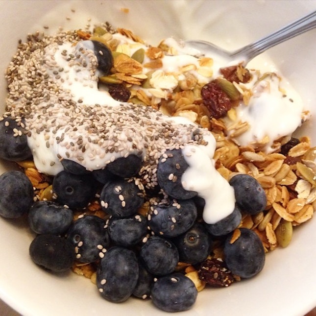 Good morning to a wholesome bowl of #homemade #granola.