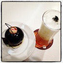 小姐のafternoon tea~ @yvonneterrapin @raycheeryeoh #lastdayholidays #tmriswar #dessert