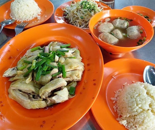 Go to Ipoh, must at least eat once of their chicken rice w tauge.