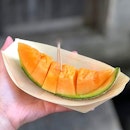 We have always been seeing expensive Japanese fruits around, but never had the budget to try them.