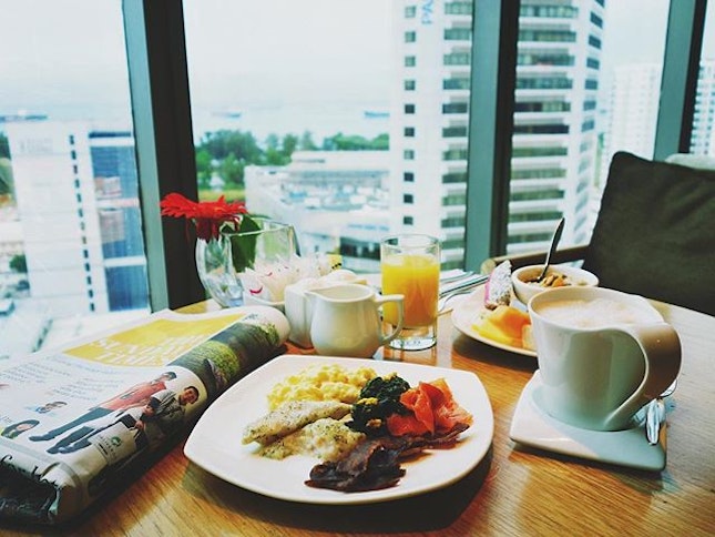 Breakfast with a view today at @grandmercureroxy executive lounge.