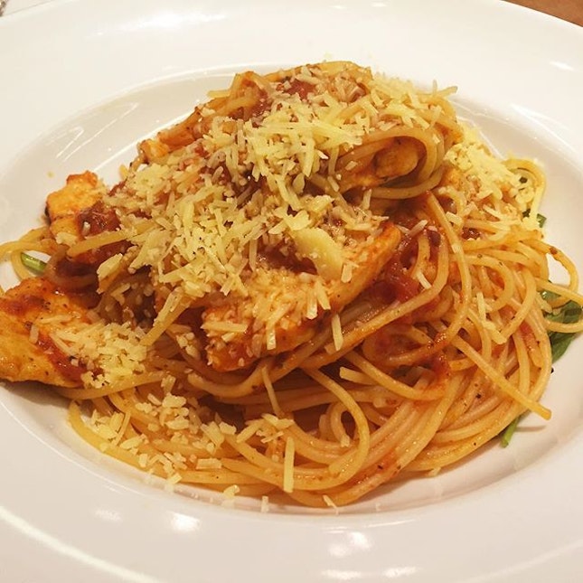 Spaghetti with Chicken Pomodoro - 527cals/serving.