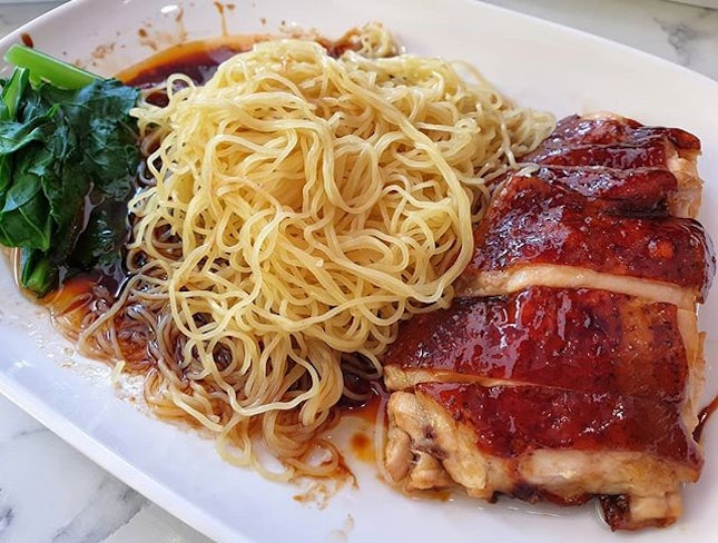 Soya Sauce Chicken Noodles S$4.80 by @hawkerchansoyachickenBeen wanting to try this One Michelin star Hong Kong Soya Sauce Chicken Rice & Noodle.